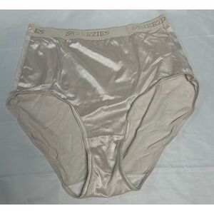 BREEZIES Nude Silky Satin Full Rise Panties Ultimair Size 7